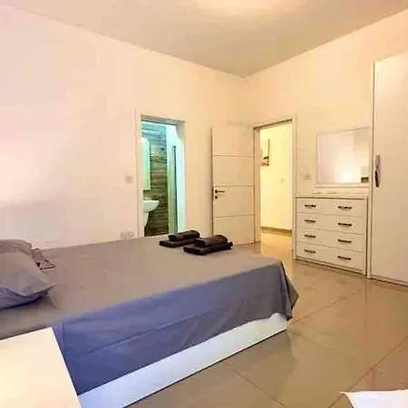 Apartment Modern Family Retreat In St Julians Saint Julian's