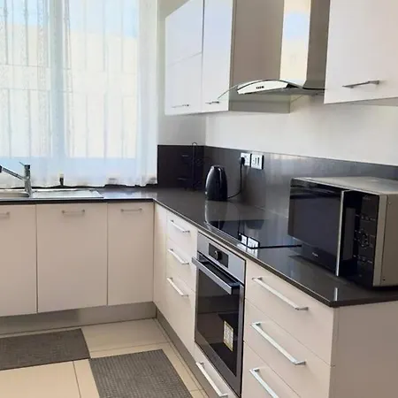 Modern Family Retreat In St Julians Apartament